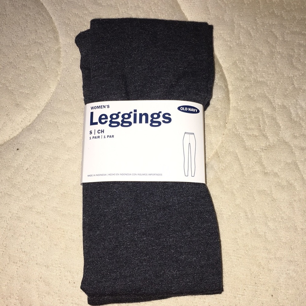 dark grey leggings
